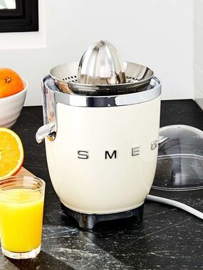 SMEG Cream Electric Citrus Juicer - Retro Style Brand New with manuals (no box)